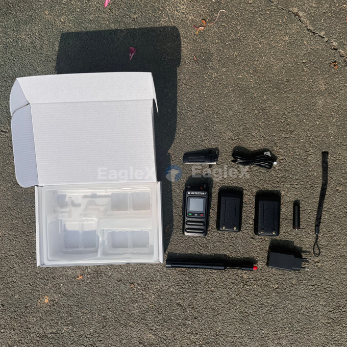 1.5-2KM Détecteur de drones FPV portatif Détection 800 ̇1500 MHz、2400 ̇2485 MHz、5725 ̇5850 MHz 3
